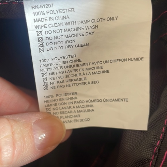 💋Luv Betsey Betsey Johnson Black Smooch/Black Reversible Nylon Rain Bucket Hat - Picture 6 of 6